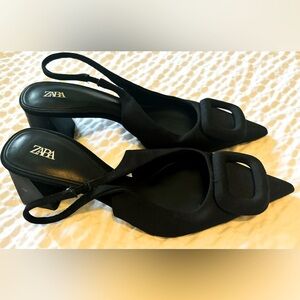 ZABA BLACK POINTED CLOSED TOE FABRIC BLOCK HEELS SIZE 36 US SIZE 5.5  2 inches